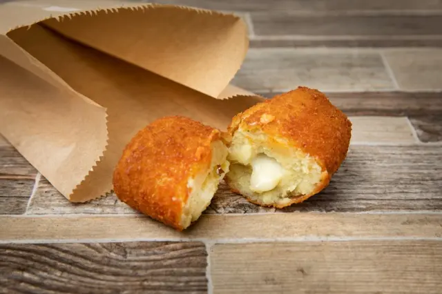 Crocché artigianale con provola
